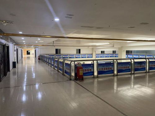 2023年7月,東盟農(nóng)特產(chǎn)品交易中心三樓只有零星幾家做直播業(yè)務(wù)的茶葉公司,沒有發(fā)現(xiàn)中廣通公司的痕跡。(   /圖)